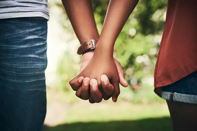 human-chain-hands-image-bj-900x600-min.jpg