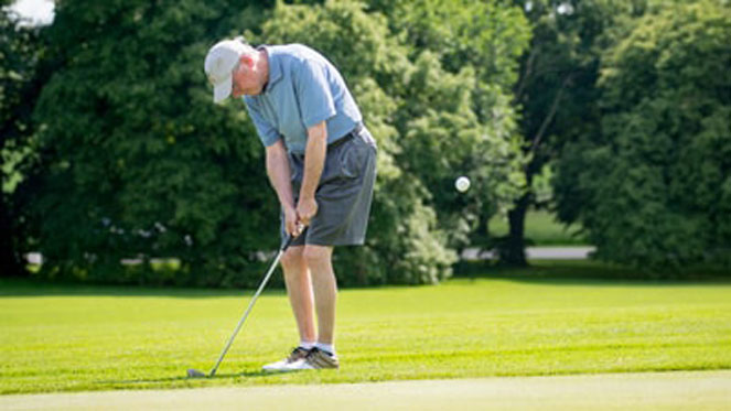 Steve Schlossman playing golf
