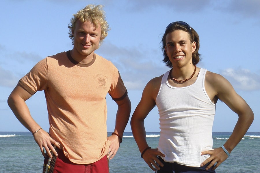 Creswell and Ohno in Hawaii in front of the ocean