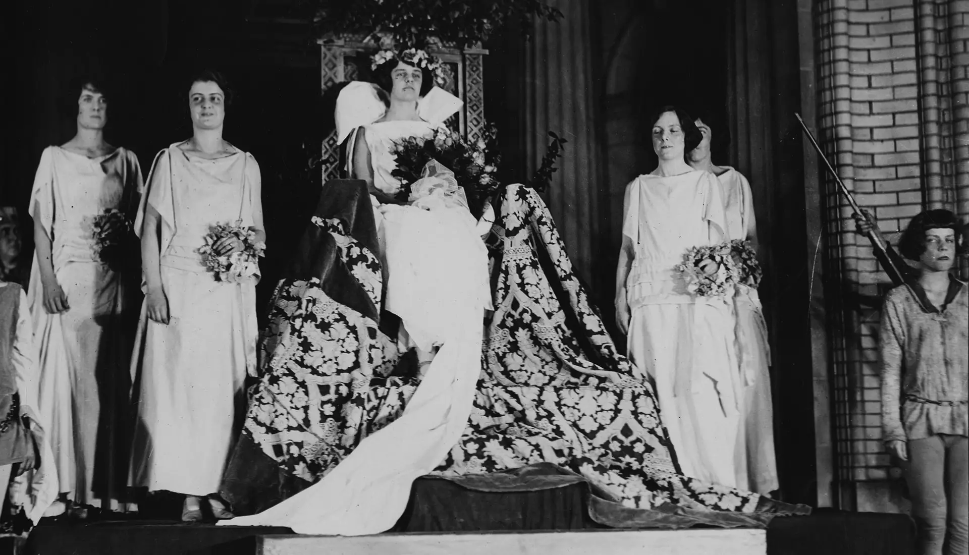 spring-carnival-1920-queen-1920x1100-min.jpg.webp