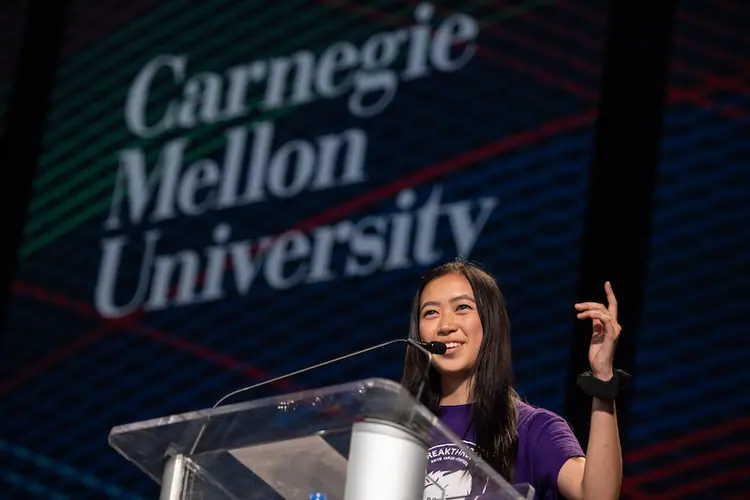 CMU student addresses new students at Orientation