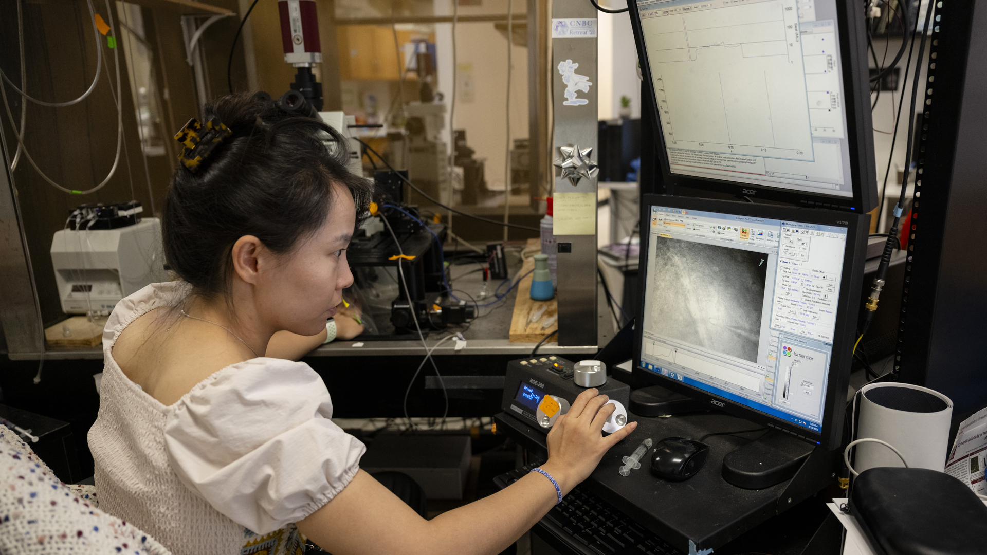Emma Gao, a graduate student in the Program in Systems Neuroscience, performs slice electrophysiology, a technique used to record neuron activity.