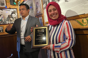 Fethiye Ozis receives award
