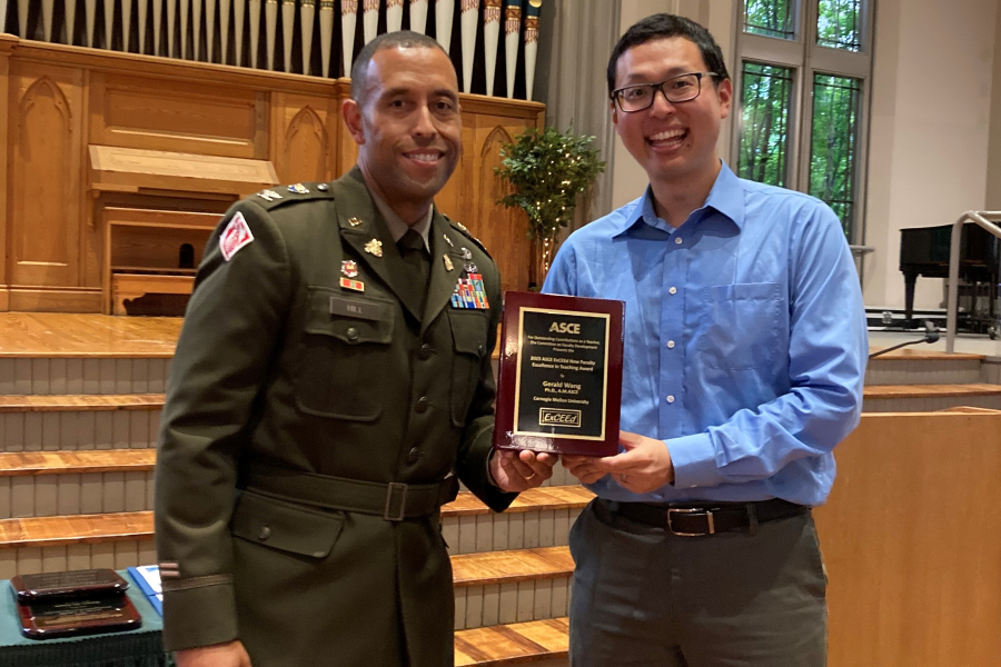 Professor Jerry Wang receives award