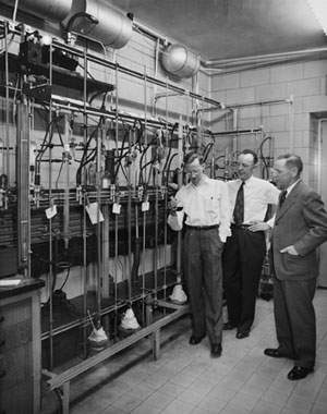 Mellon Institute fellows John Speier, Earl Warrick, and Rob McGregor discuss a new silicone product.