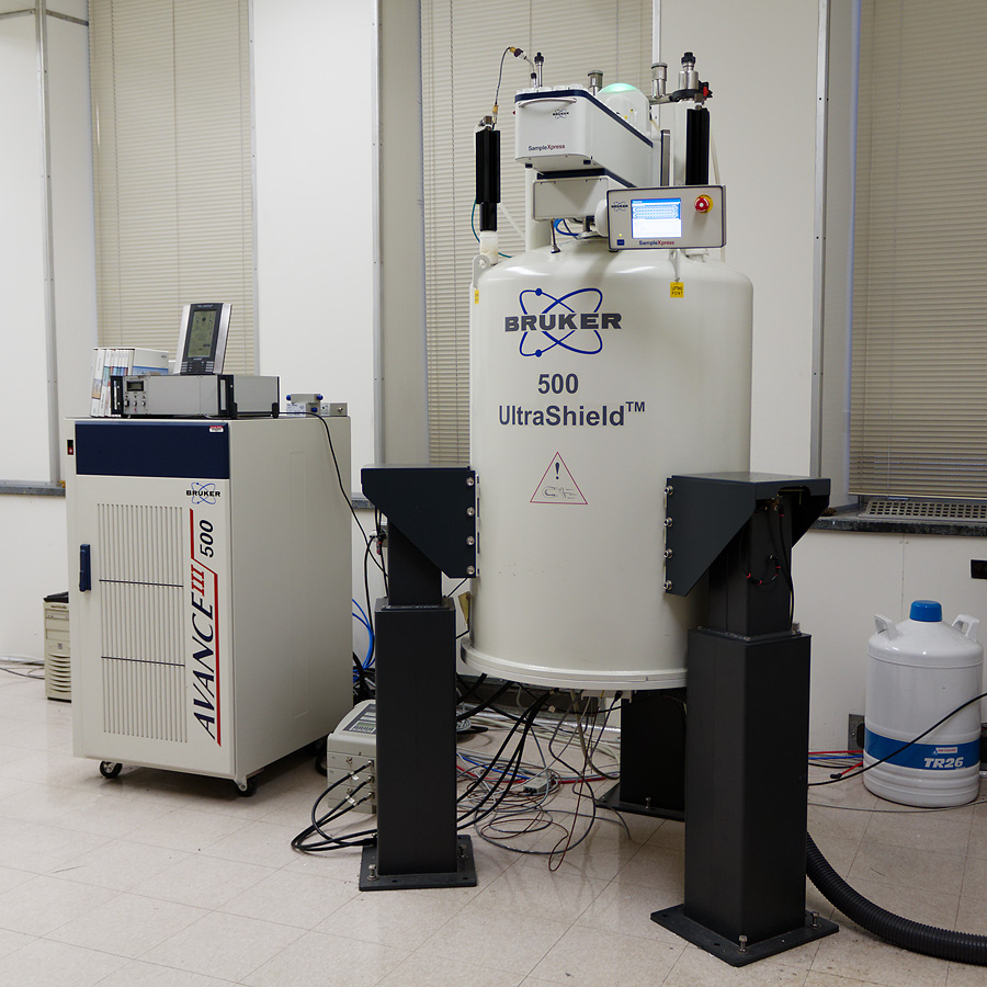 Bruker AVANCE™ III 500 MHz NMR