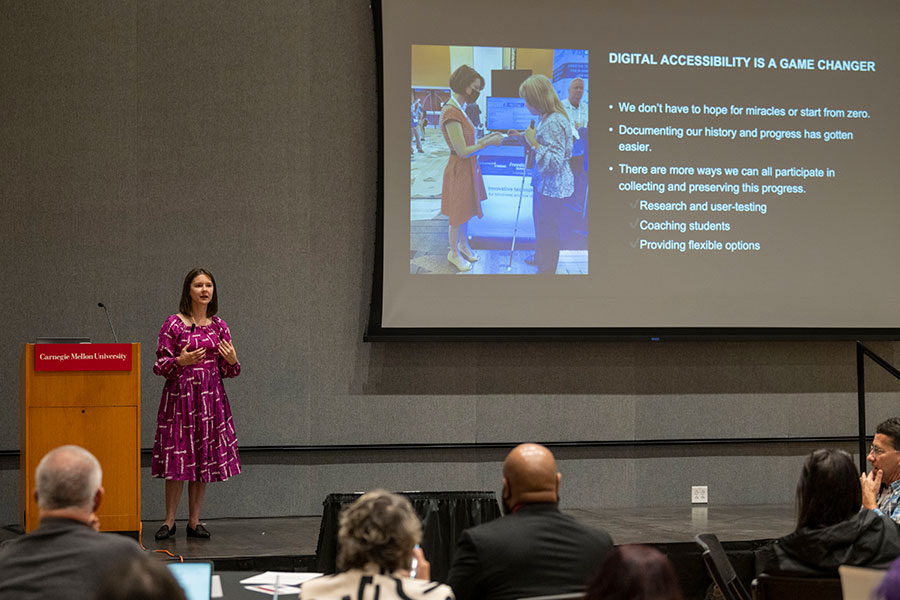 Lex Huth giving her keynote presentation