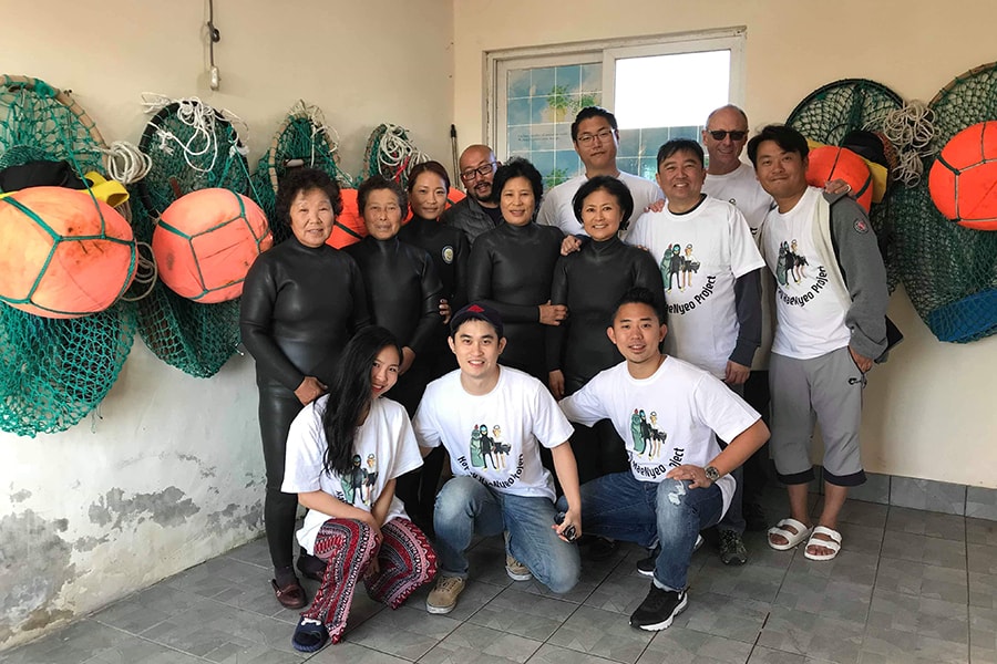 Jaehee Cho and Ralph Vituccio pose with film crew.