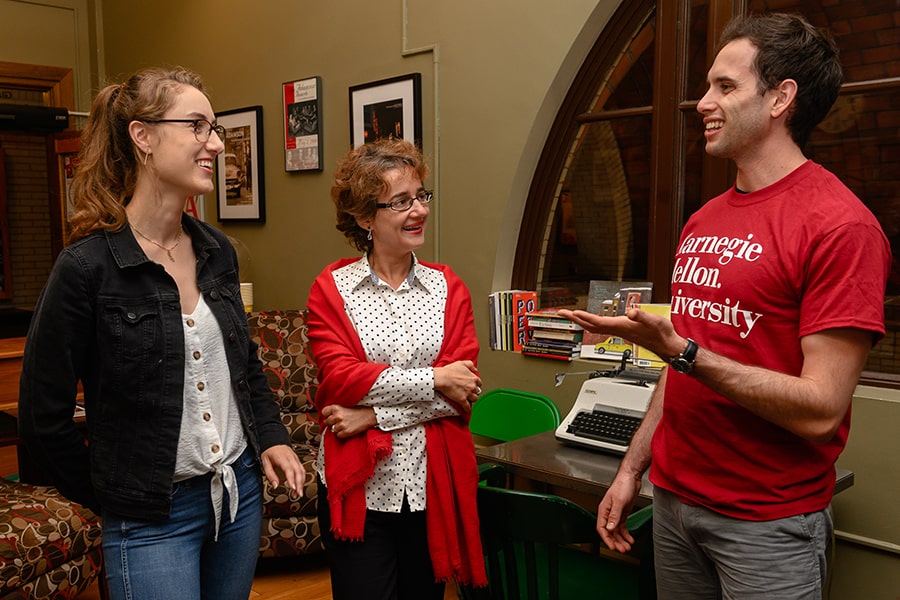 Andrea Ritivoi chats with two students.