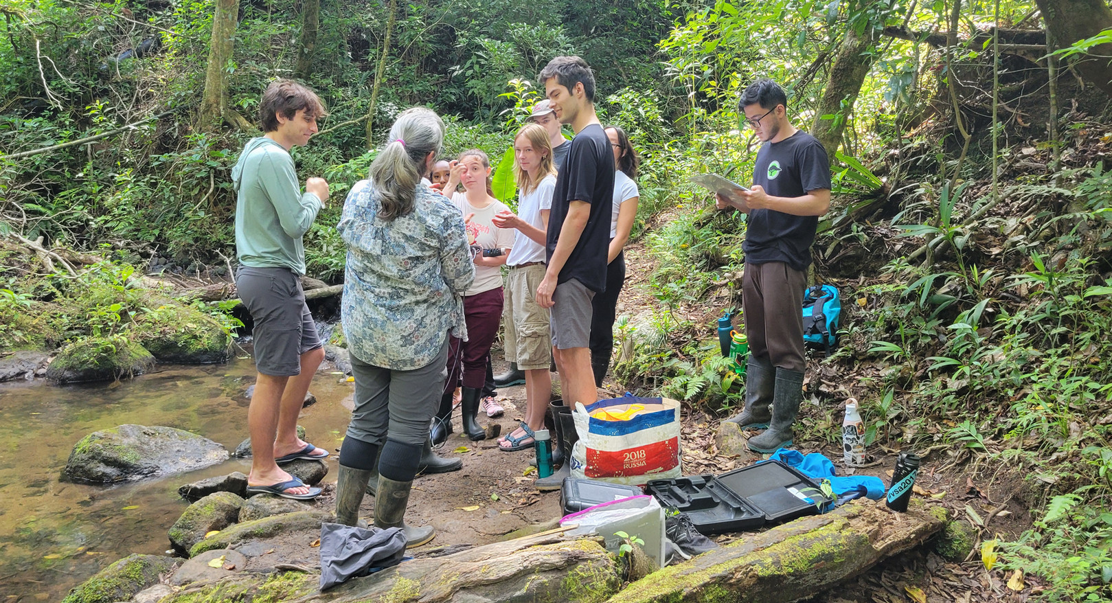 students-in-costa-rica