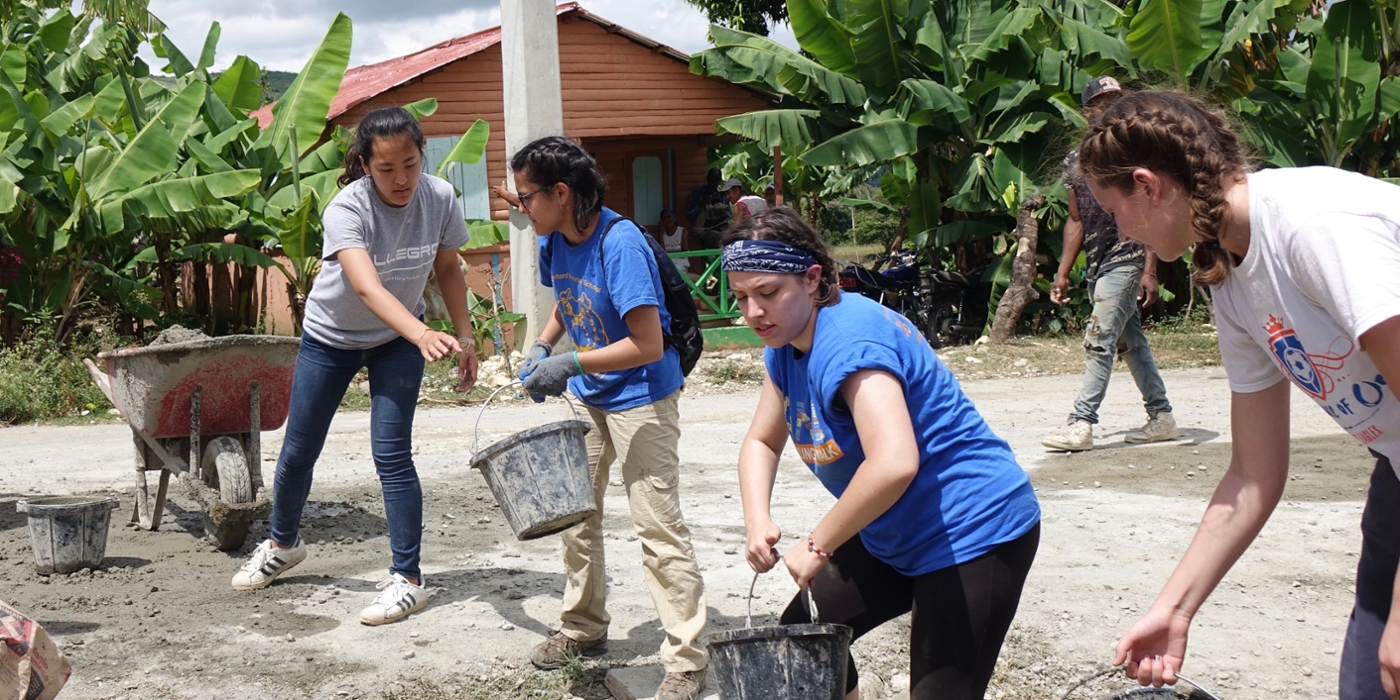 Students travel to the Dominican Republic for a week-long service trip with Juntos, a CMU student organization