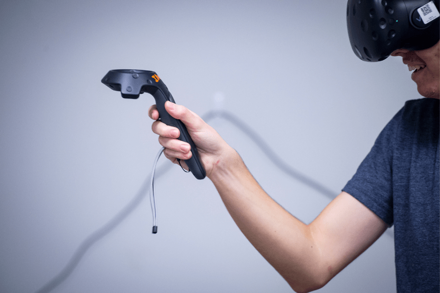 Student uses virtual reality headset