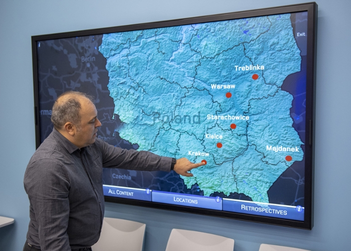 Stephan Caspar with interactive map of Poland.