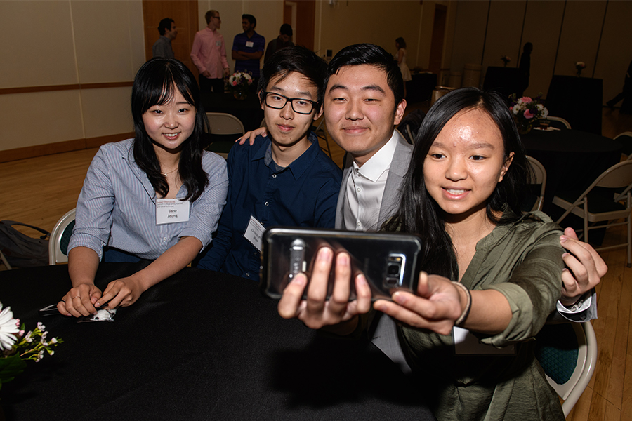 Dietrich College Sophomores Celebrating at the First Declaration Dinner