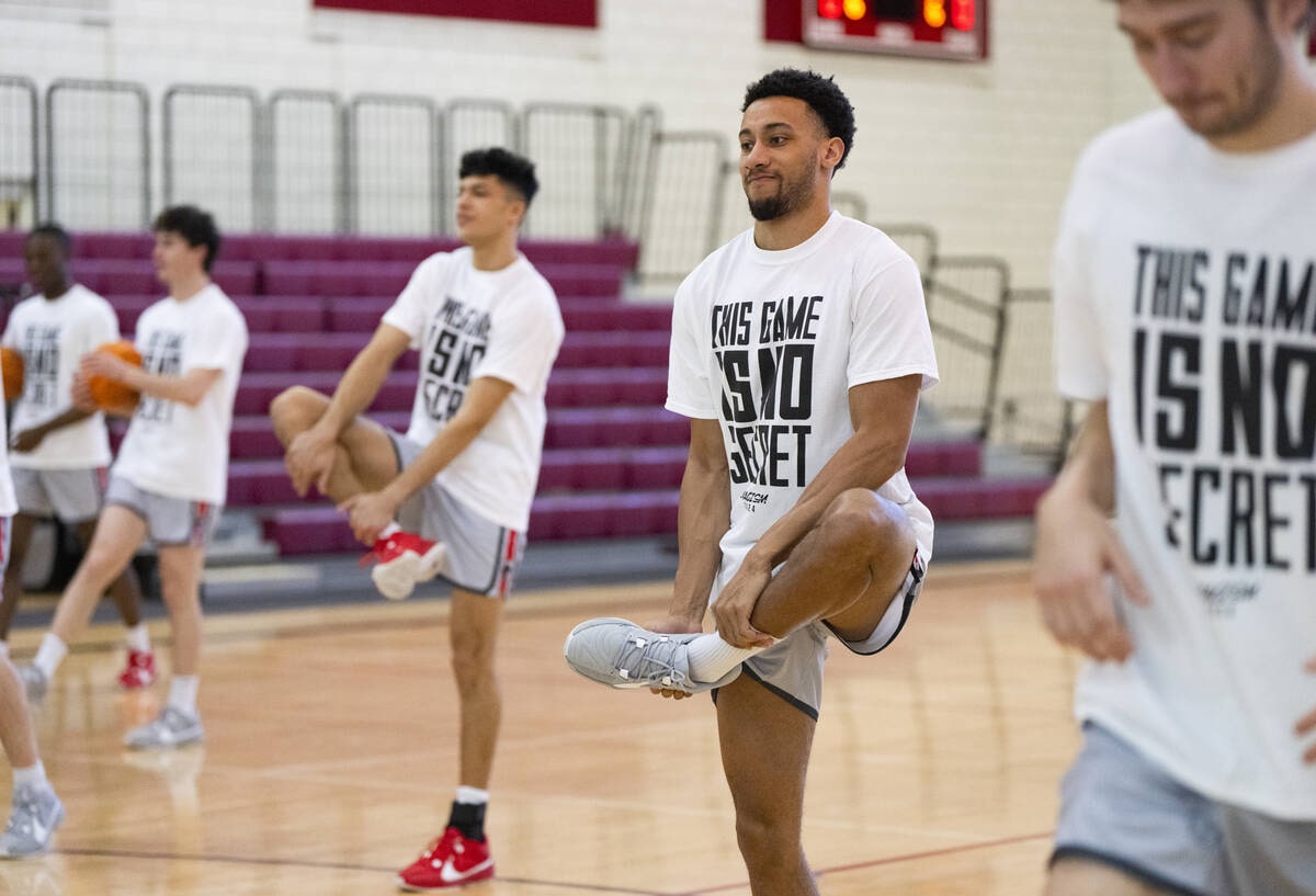 Josiah Smith and other team members during warmup