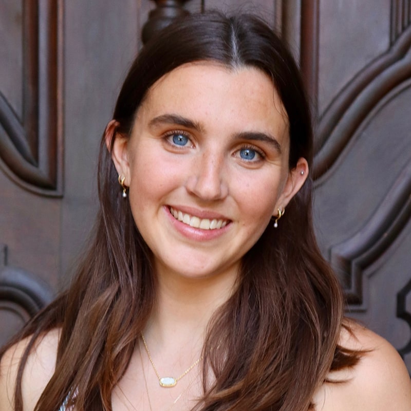 Sara Colando headshot