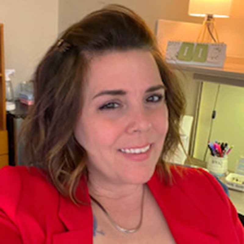 Christina Vesel-Kleinhampl headshot