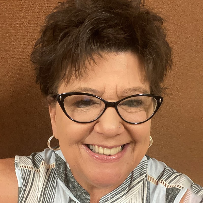 LeeAnn Chapman headshot
