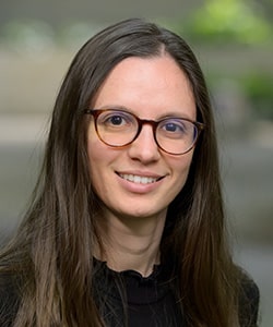 lenzi_amanda-250x300-min.jpg