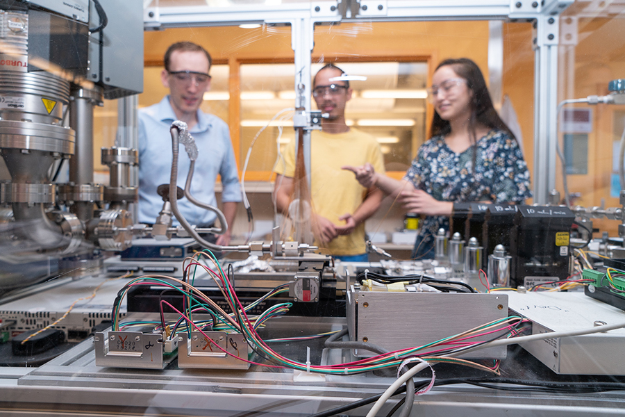 Uliss with his research group