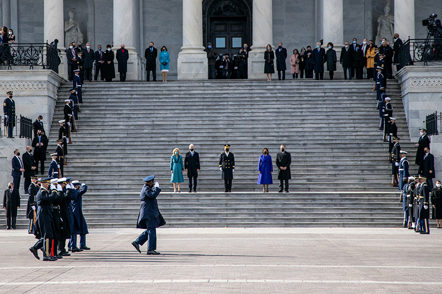 bowie-saluting-president-and-vice-president.jpg