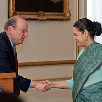Carnegie Mellon University President Jared L. Cohon greets Ambassador Shankar