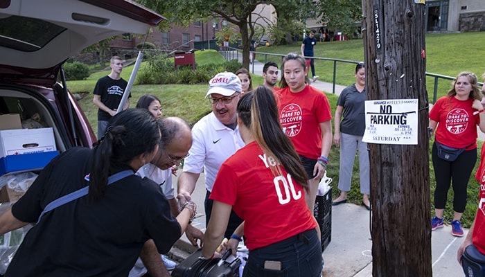 President Farnam greets new students on The Hill