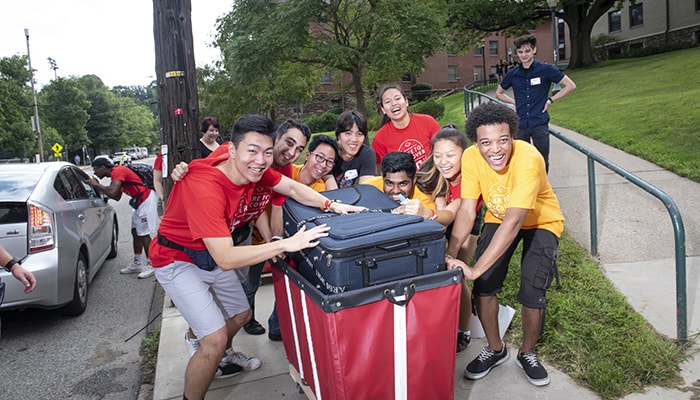 Move-In Day student volunteers on The Hill