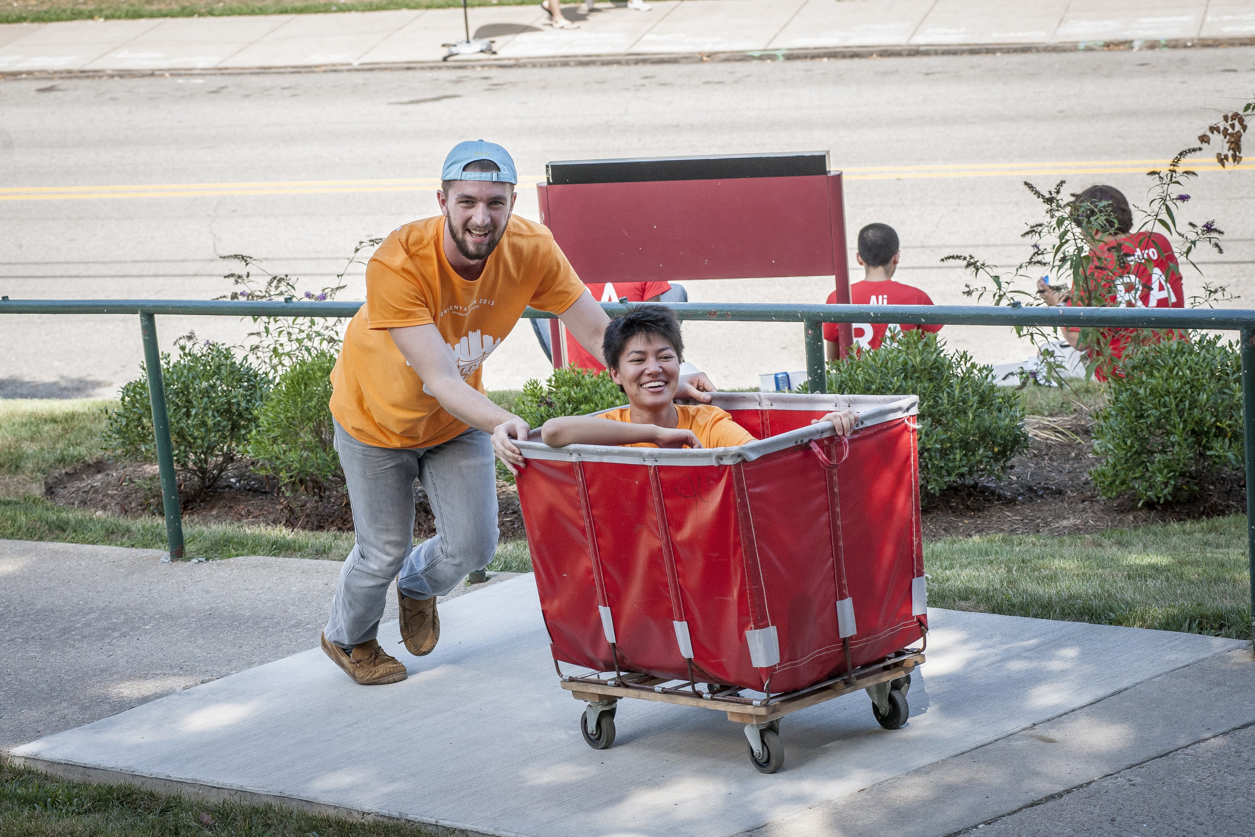 photo of two Carnegie Mellon students on move-in day