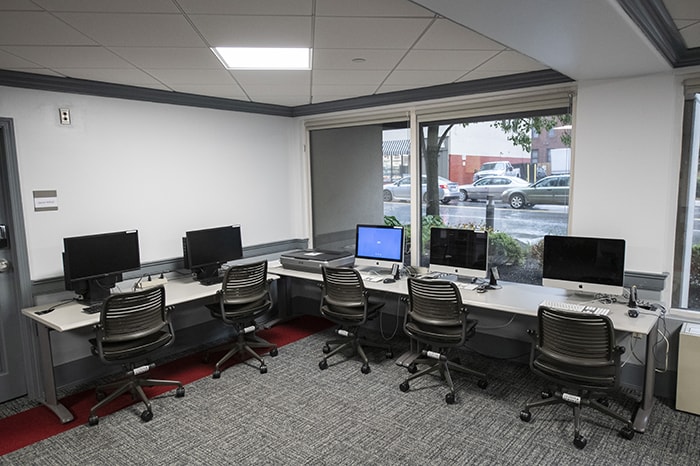 Residence on Fifth Apartments Computer Lounge - computers and chairs and windows