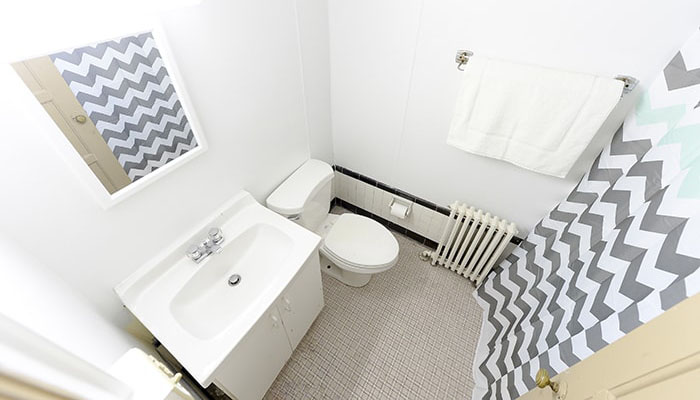 Shirley Apartments Bathroom