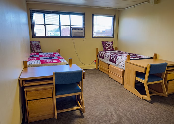 Maggie Mo First-Year Houses Bedroom