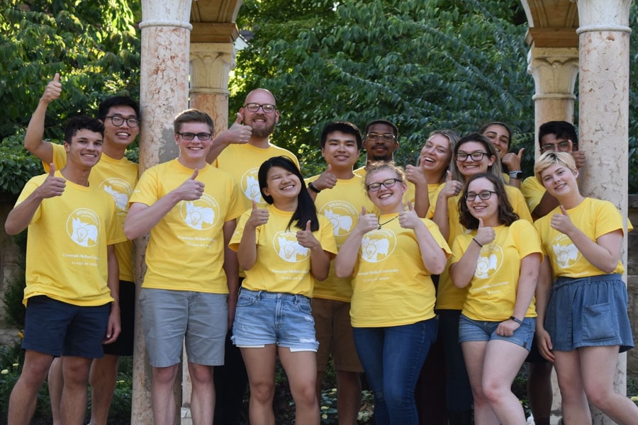 The Morewood's Garden staff smiling and giving thumbs up.