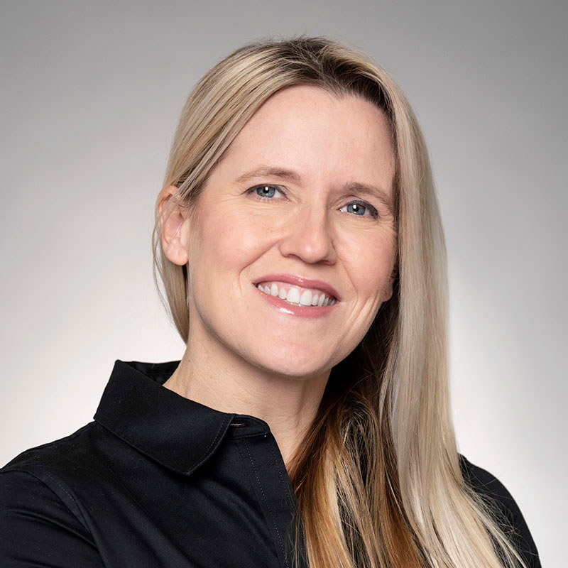 Shannon Foster Headshot