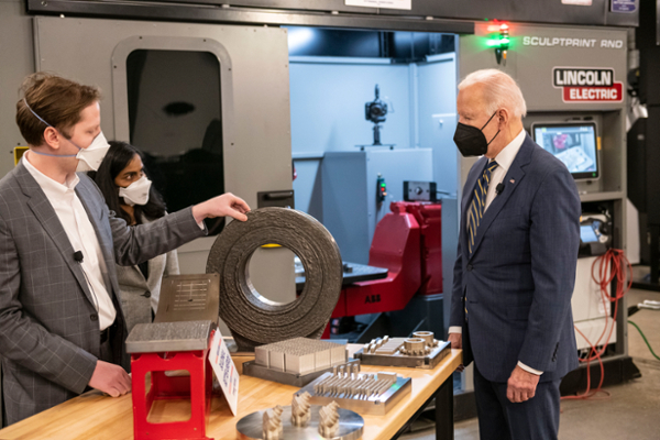 President Biden Views CMU Faculty and Student Demos at Mill 19