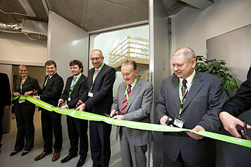 ribbon cutting at Dadok NMR center