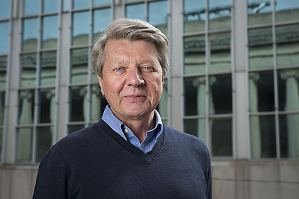Matyjaszewski Wins 2017 Benjamin Franklin Medal in Chemistry