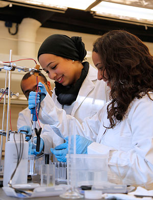 CMU-Q students in lab