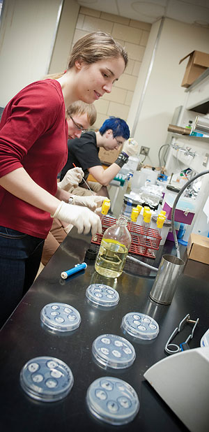 SRI students in biology lab