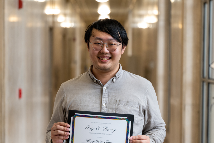 Ting-Wei Chao holds a certificate