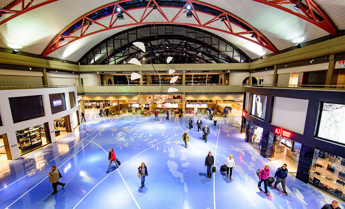 Travelers head to terminal at PIT airport