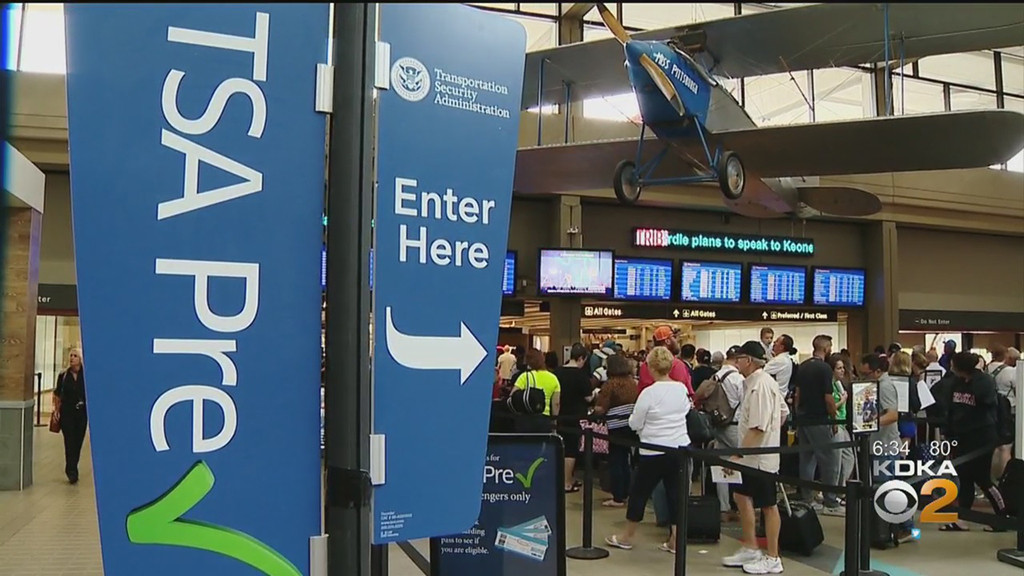 airport security line