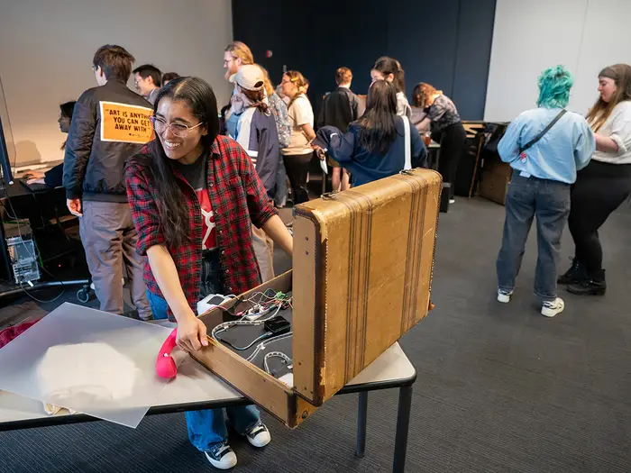 Jasmin Ali-Diaz works on the Titanic ETC project. 