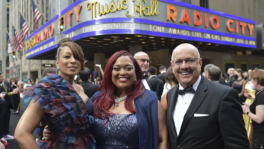 tony-awards-900x600-min.jpg