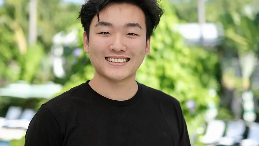 lab-work-terry-feng-headshot-900x600-min.jpg