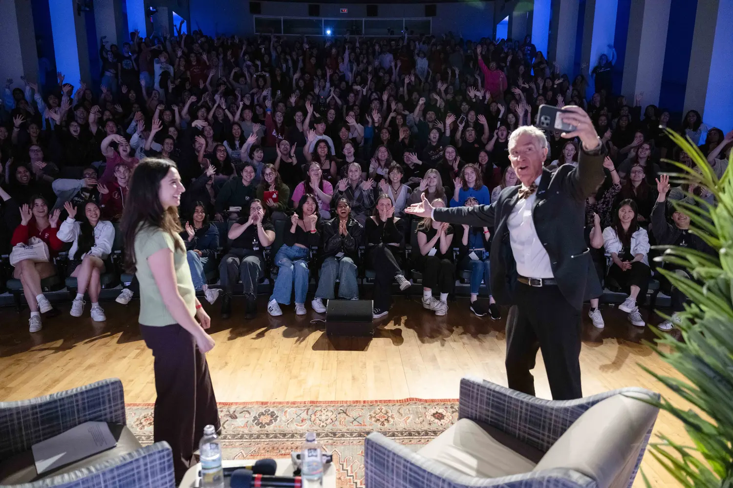 Bill Nye takes a selfie with CMU students after speaking.
