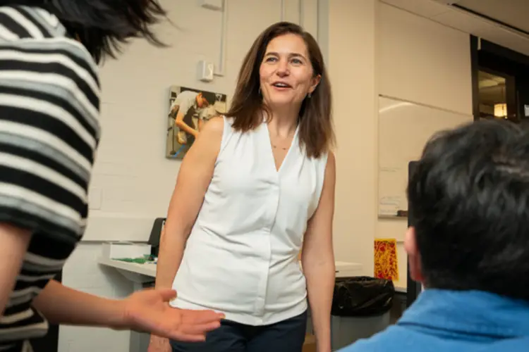 Burcu Akinci speaks with students