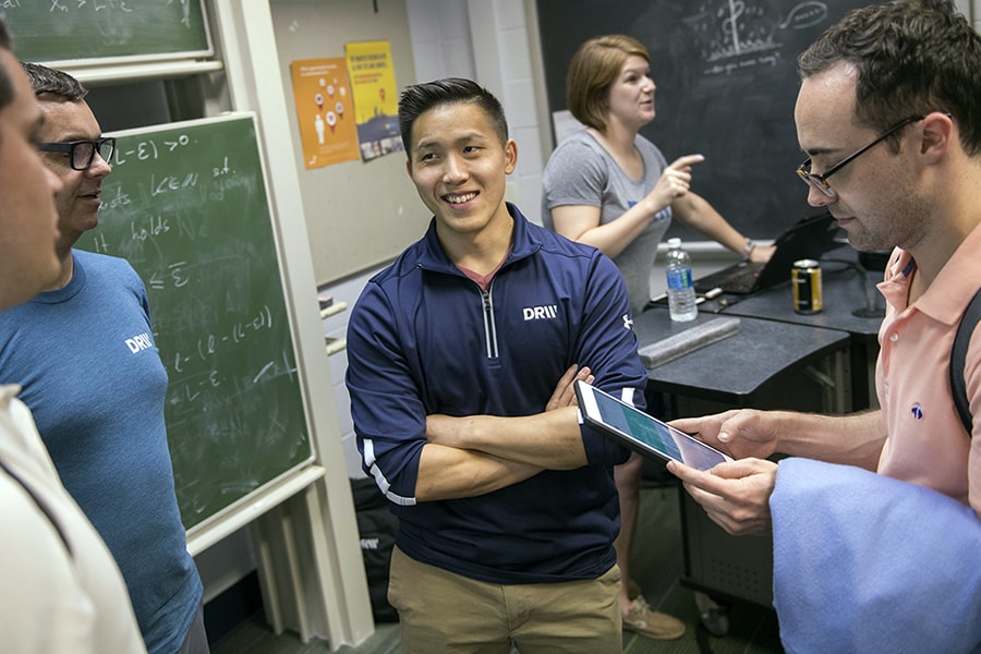 Image of Alex Xiao meeting students