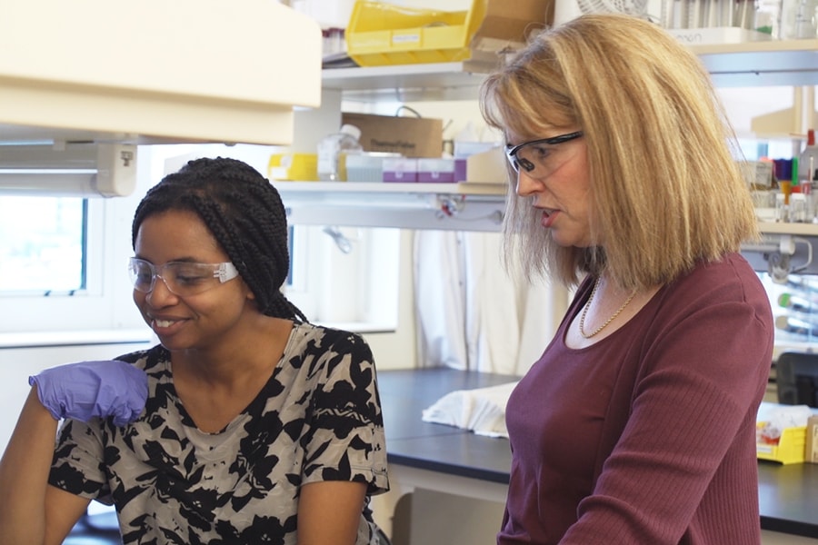 Anne Robinson in lab