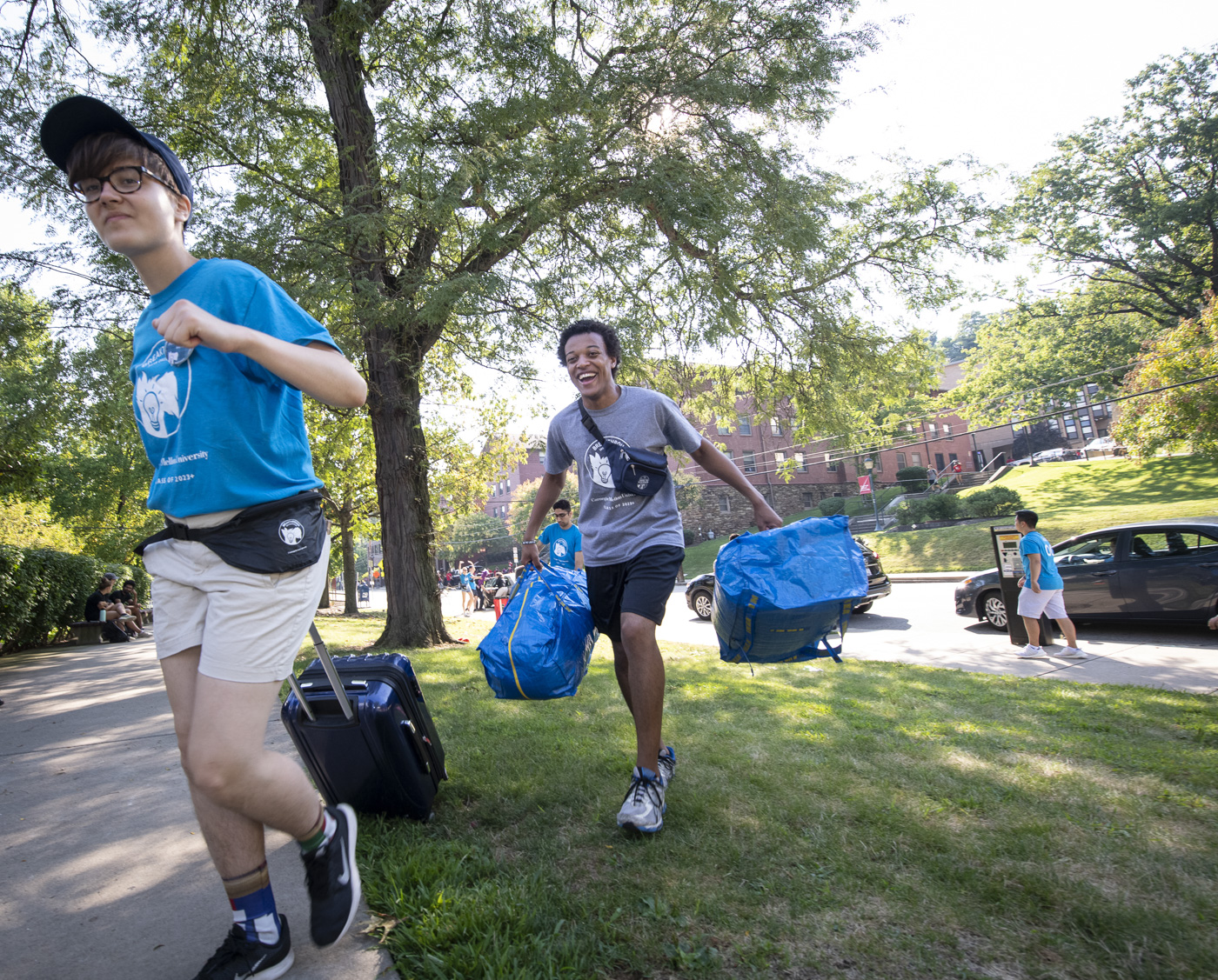 A photo of students moving onto CMU campus.